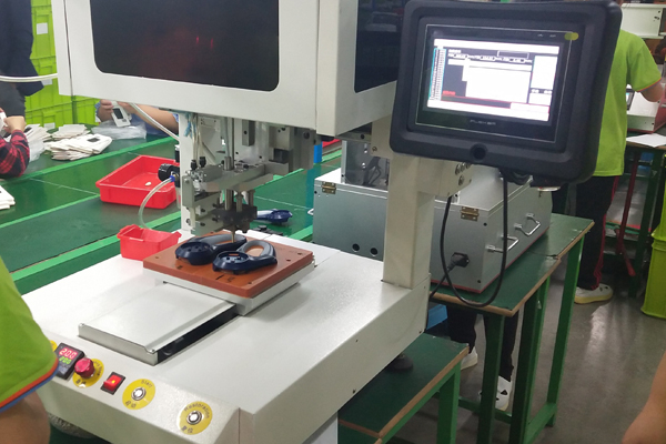 自动热熔螺母机